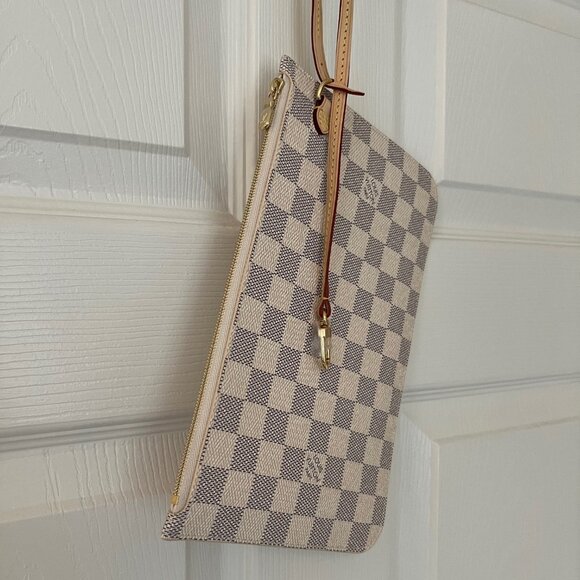 LOUIS VUITTON Zipped Pouch Damier Azur (NWOT) - Picture 9 of 10